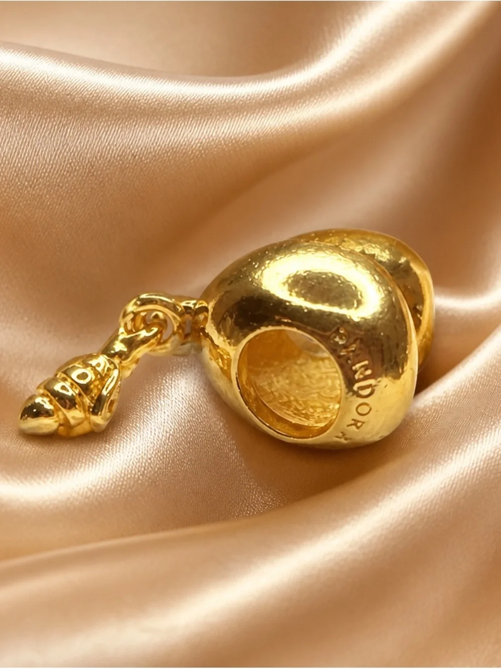 Gold Heart & Bee Charm Pendant - Women Jewelry new with out tag